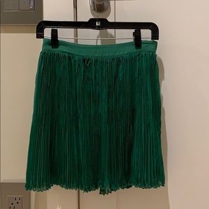 CLUB MONACO kelly green pleated skirt